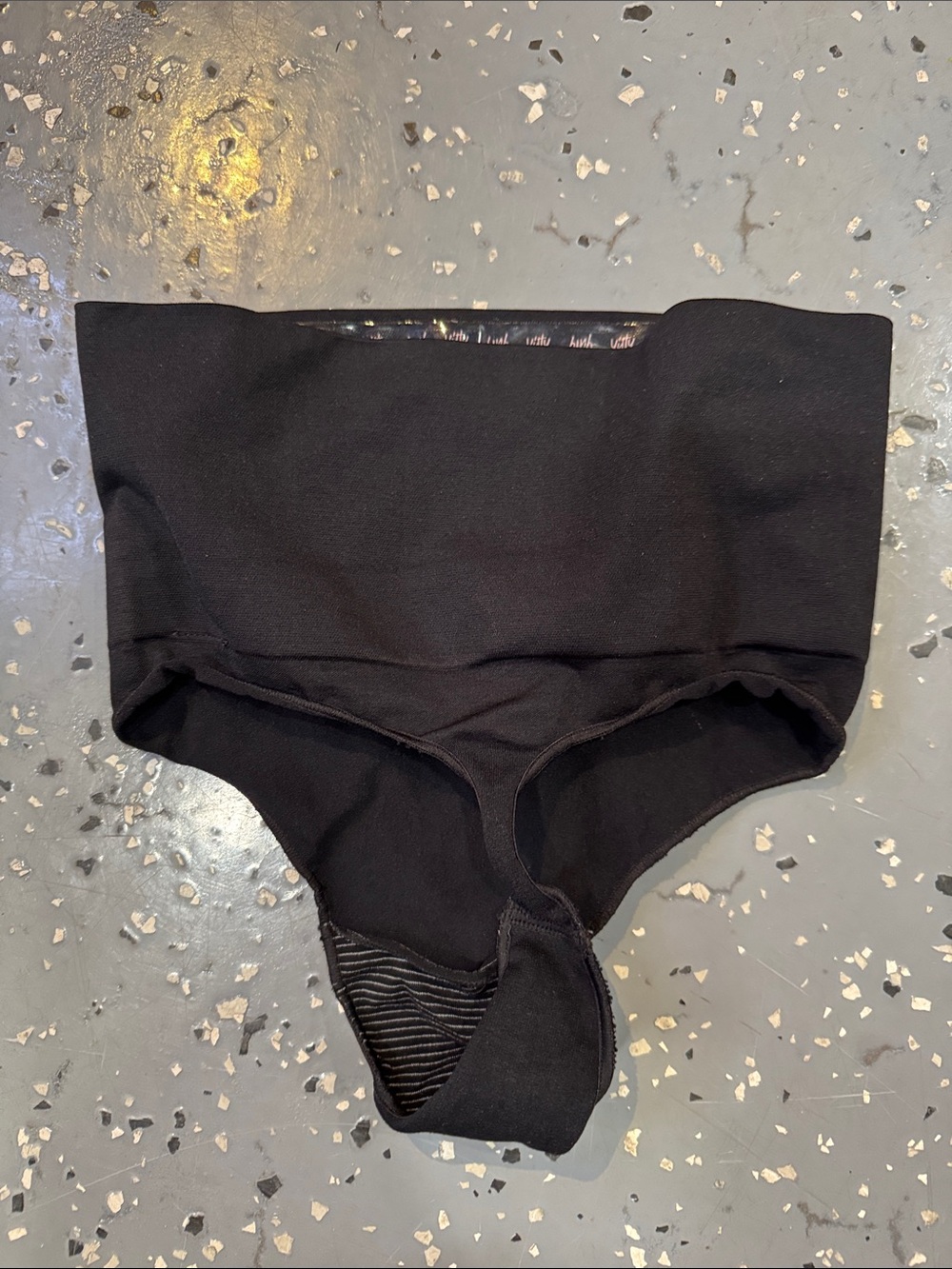 YITTY Black High-Waist Seamless Sculpting Brief - Picture 3 of 3